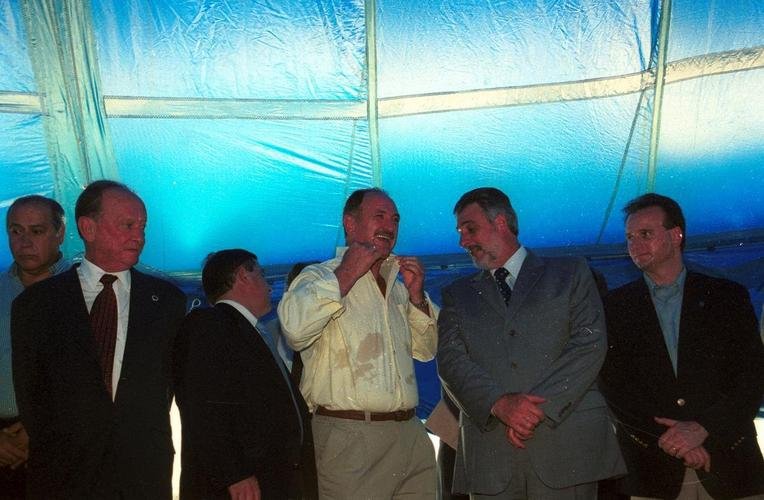 Inauguração da Toca da Raposa II em 9 de março de 2002. Na ocasião, presidente do Cruzeiro, Zezé Perrella, recebeu figuras ilustres, como o técnico da Seleção Brasileira, Luiz Felipe Scolari, e outras autoridades públicas municipais, estaduais e federais