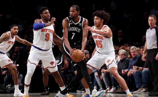 Kevin Durant anotou um triplo-duplo na vitria do Nets sobre o Knicks