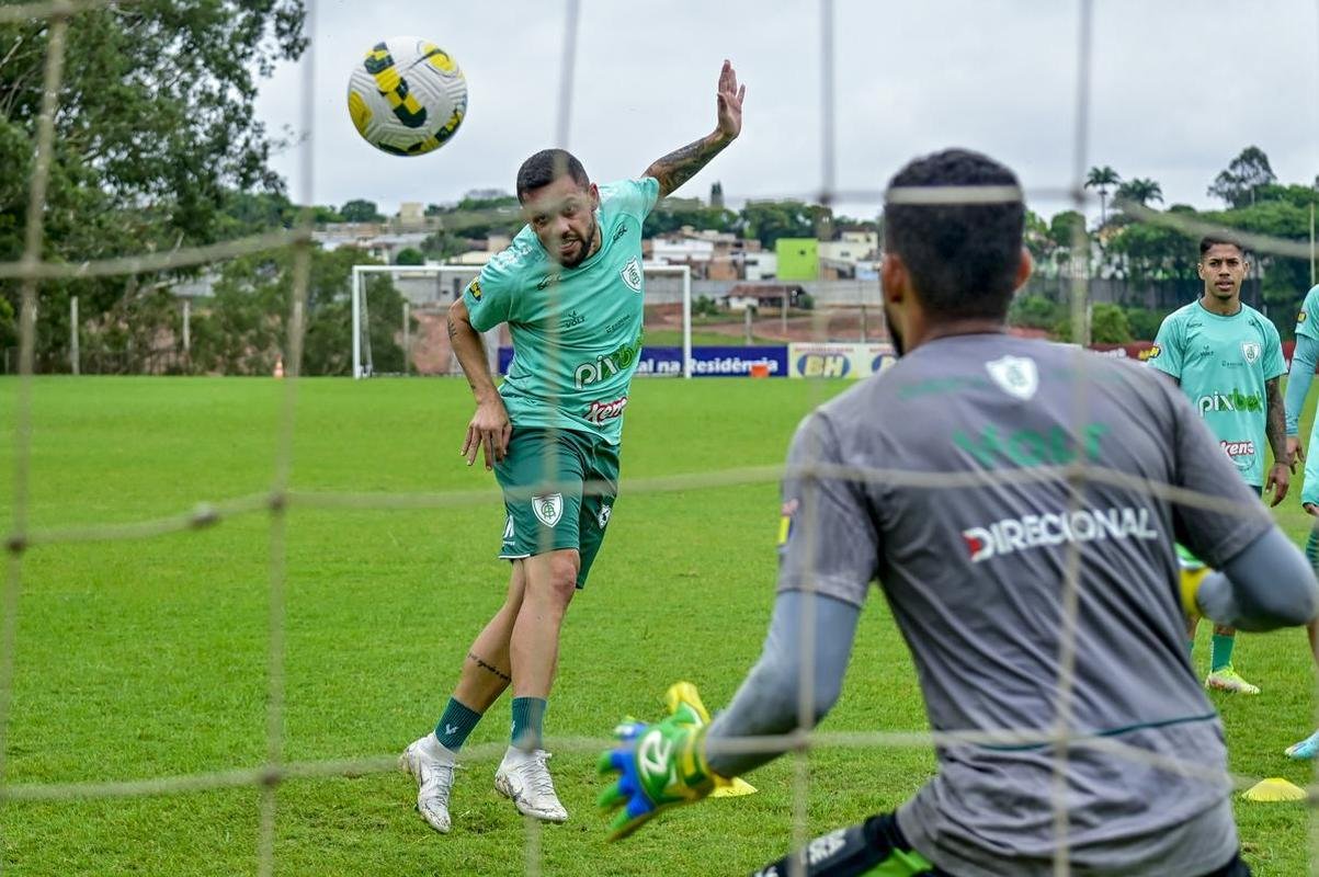 Amrica treina nesta segunda-feira (31/10), no CT Lanna Drumond, focado na partida contra o Internacional