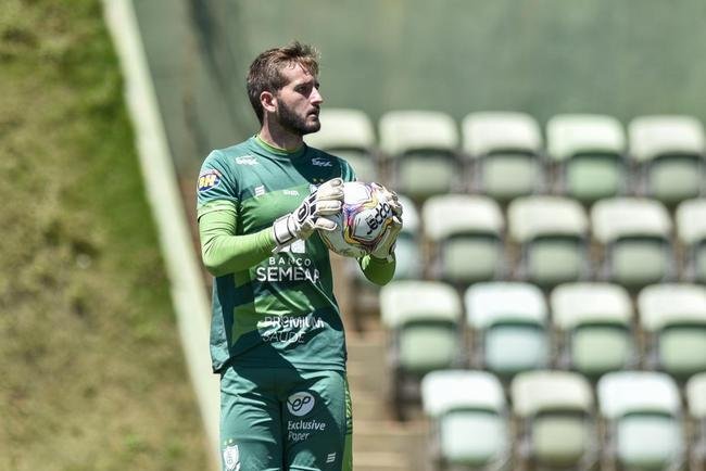 Lo Lang, goleiro, contratado no perodo em que Conceio treinou o Amrica
