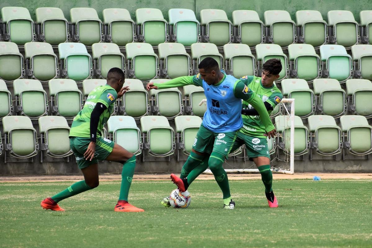 O Amrica segue com treinos preparatrios para a disputa do Campeonato Mineiro 2021. Comandados pelo auxiliar tcnico Mrcio Hahn, jogadores da base americana - e tambm os que tiveram menos oportunidades na temporada 2020 - realizam atividades voltadas ao Estadual.