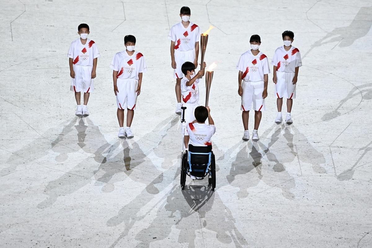 Acendimento da pira olmpica na cerimnia de abertura dos Jogos de Tquio