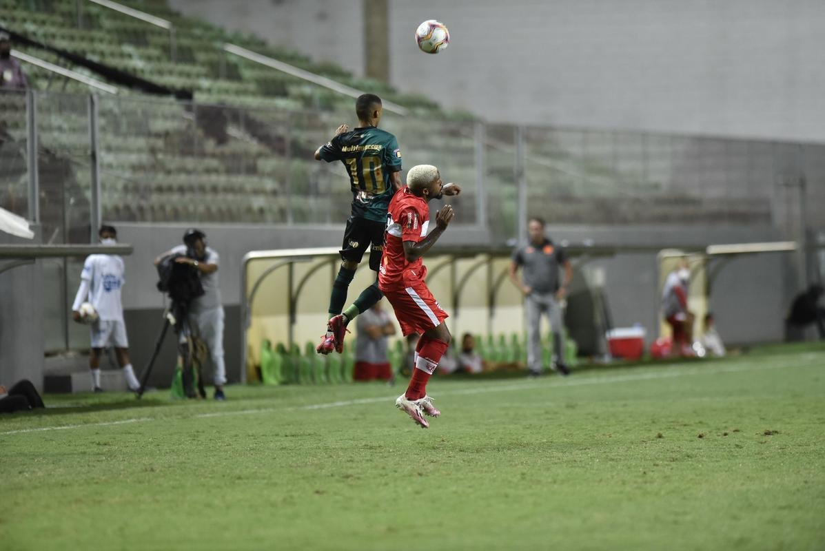 Imagens da vitória do América por 1 a 0 sobre o CRB, no Independência, pela Série B do Brasileiro