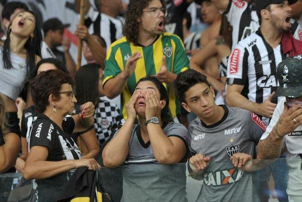 Fotos da torcida do Atltico durante o clssico contra o Cruzeiro