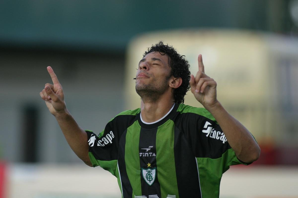 Gol de Fred sobre Valrio, pelo Mineiro de 2004