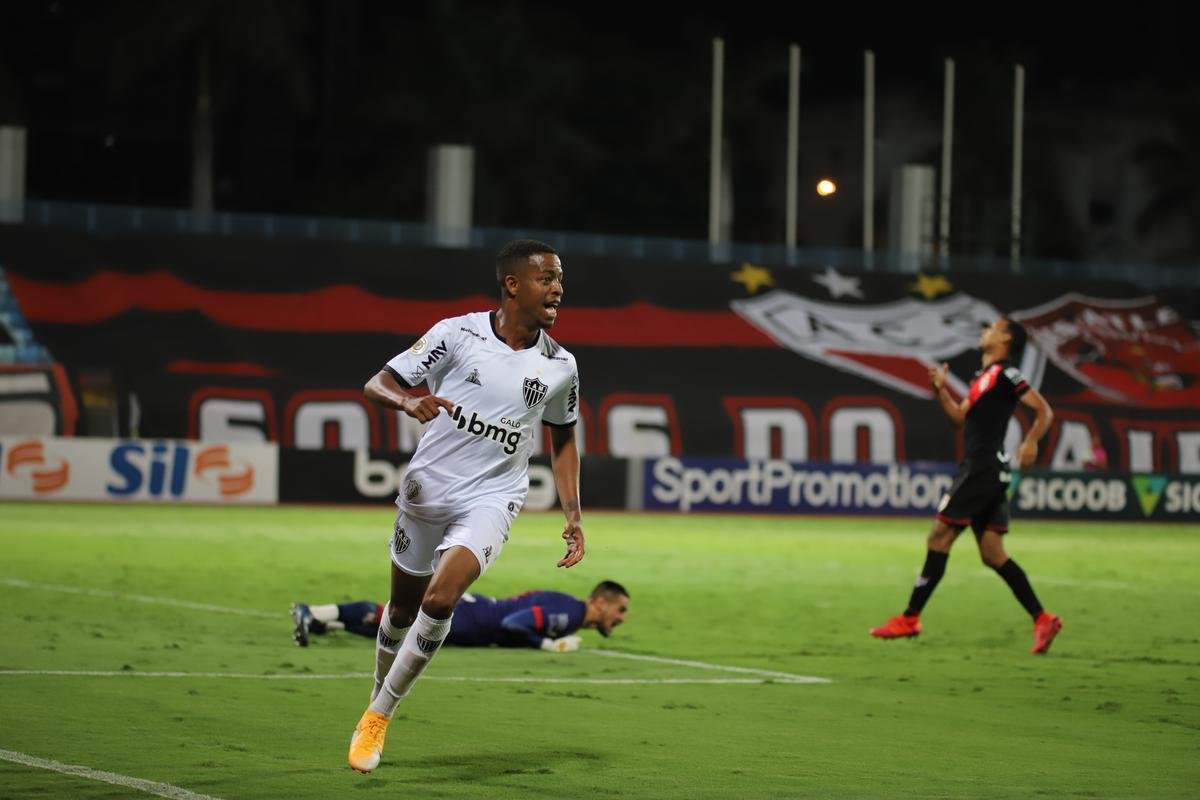 Atltico venceu Atltico-GO por 4 a 3, com gols de Keno (3) e Nathan. Time assumiu liderana do Brasileiro, com 21 pontos