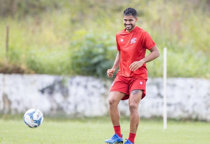 Com o elenco separado em quatro grupos, Náutico realiza primeiro dia de treinos, no Centro de Treinamento Wilson Campos, no bairro da Guabiraba, após quase três meses da suspensão das atividades, por conta da pandemia do coronavírus