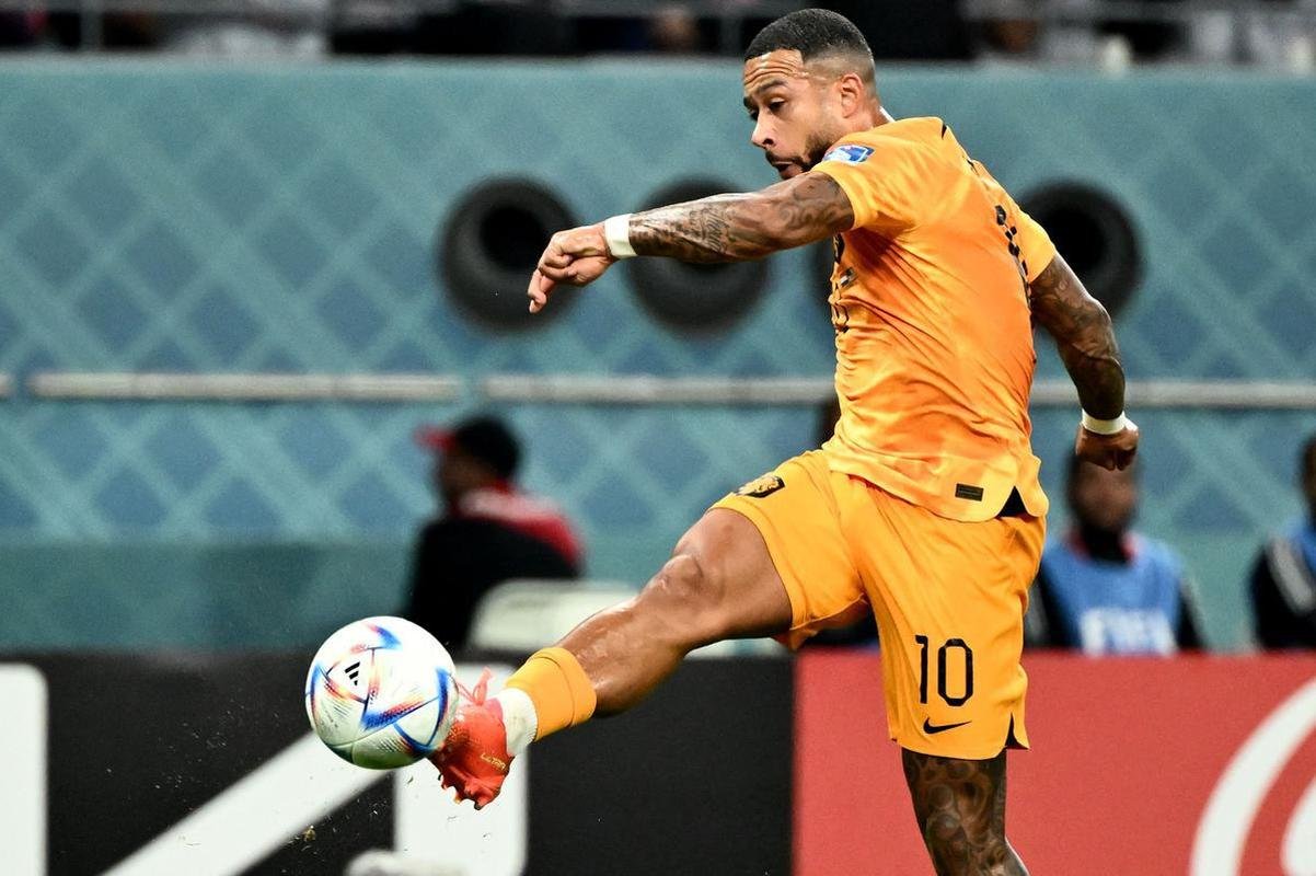 Lances do jogo entre Holanda e Estados Unidos pelas oitavas de final da Copa do Mundo.