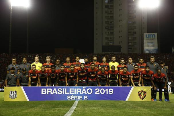 Foi sofrido, foi suado, mas o Sport voltou  Srie A. Depois de sair perdendo a partida diante da Ponte Preta, o Leo virou o jogo com dois gols de Guilherme, artilheiro da Segunda Diviso, com 17 gols e sacramentou o acesso na ltima partida em seu reduto no ano