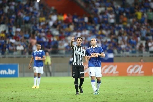 Imagens do jogo entre Cruzeiro e Santos, no Mineiro, pela 13 rodada da Srie A