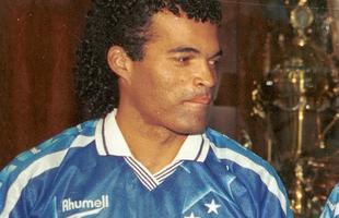 Gonalves (1997) - Ao lado de Bebeto e Donizete Pantera, Gonalves foi contratado para a disputa do Mundial de Clubes de 1997. 'Ns, que viemos para jogar esse jogo, nosso pensamento  de fazer o possvel e o impossvel para ajudar o Cruzeiro', disse o ex-zagueiro em sua apresentao. O projeto, no entanto, no deu certo. A Raposa acabou derrotada pelo Borussia Dortmund, da Alemanha, por 2 a 0. Aquele foi o nico jogo do trio com a camisa celeste. 
