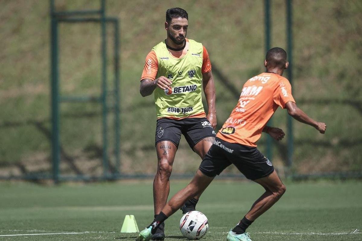 Comemorao pelo aniversrio do Galo e treino