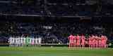 Jogadores de Real Madrid e Cultural Leonesa em minuto de silncio pela Copa do Rei