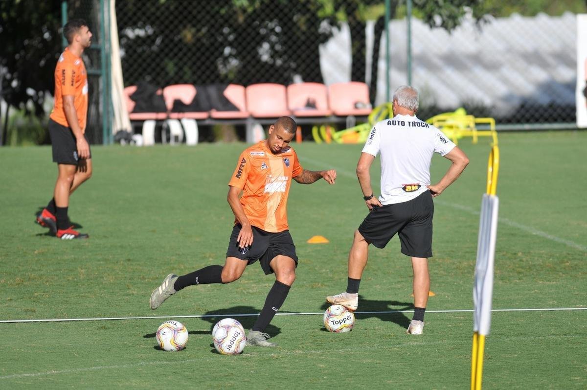 Fotos do treino do Atltico nesta quarta-feira na Cidade do Galo. Time dirigido por James Freitas se prepara para o clssico de sbado, s 19h, no Mineiro, pelo Mineiro