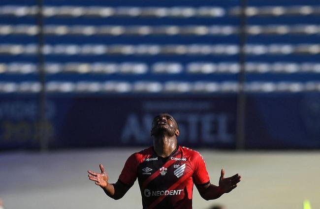 Gol de Niko deu o ttulo da Copa Sul-Americana ao Athletico-PR no Estdio Centenrio, em Montevidu. Furaco venceu o RB Bragantino por 1 a 0 na deciso