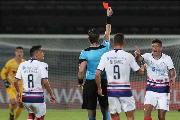 Com um a mais, Internacional empata com a Universidad de Chile