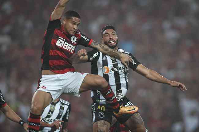 CBF libera áudios do VAR; lances de Athletico x Flamengo disponíveis