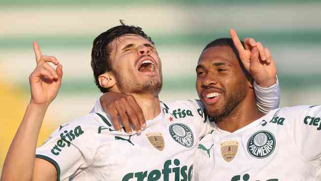 Raphael Veiga, aos 9 minutos, abriu o placar para o Palmeiras