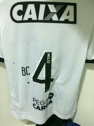 Camisas de Atlético e Botafogo apresentam siglas em menção a esportes paralímpicos. A ação faz referência ao Dia Internacional da Pessoa com Deficiência (3 de dezembro).