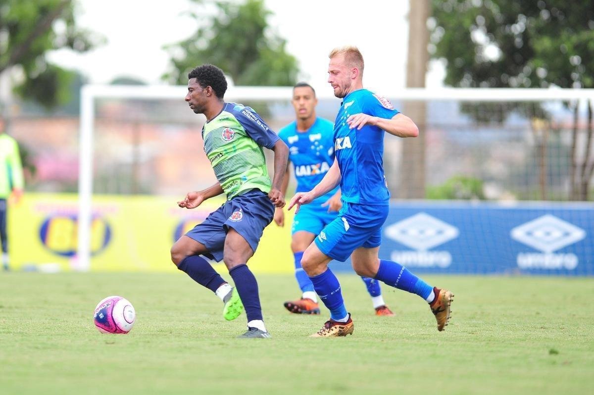 Imagens do jogo-treino entre Cruzeiro e Ipatinga, na Toca da Raposa II, nesta sexta-feira (12/01)