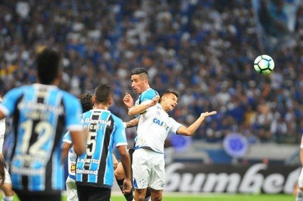 Fotos do primeiro duelo do duelo entre Cruzeiro e Grmio, no Mineiro, pela semifinal da Copa do Brasil