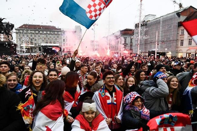 Festa da torcida croata em Zagreb com a vitria sobre Marrocos e a conquista do terceiro lugar na Copa do Mundo de 2022, no Catar