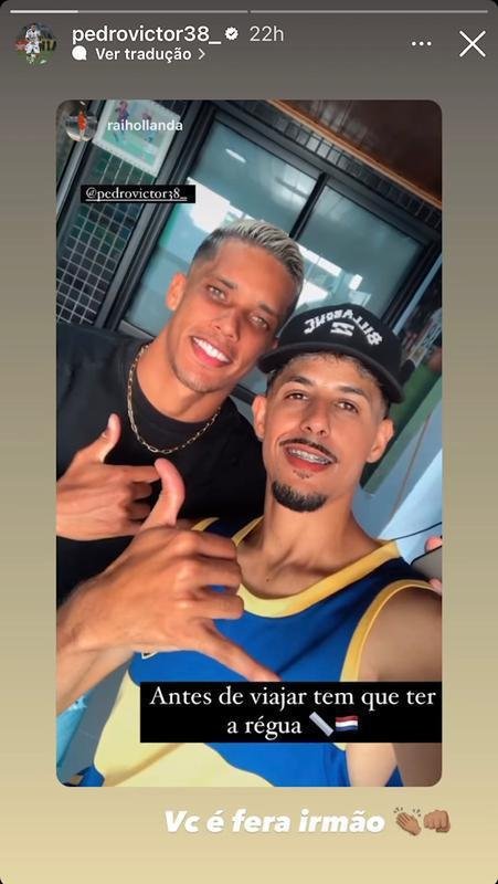 Ainda no Nordeste, meia-atacante Pedrinho aproveitou para cortar o cabelo antes da reapresentao ao Galo.