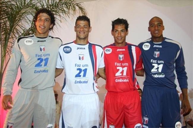 Jalson (goleiro) - disputou sete edies da Srie B. De 95 partidas, 65 foram pelo Guaratinguet, em 2010 e 2011. Tambm defendeu Ituano, Juventude e Cear.