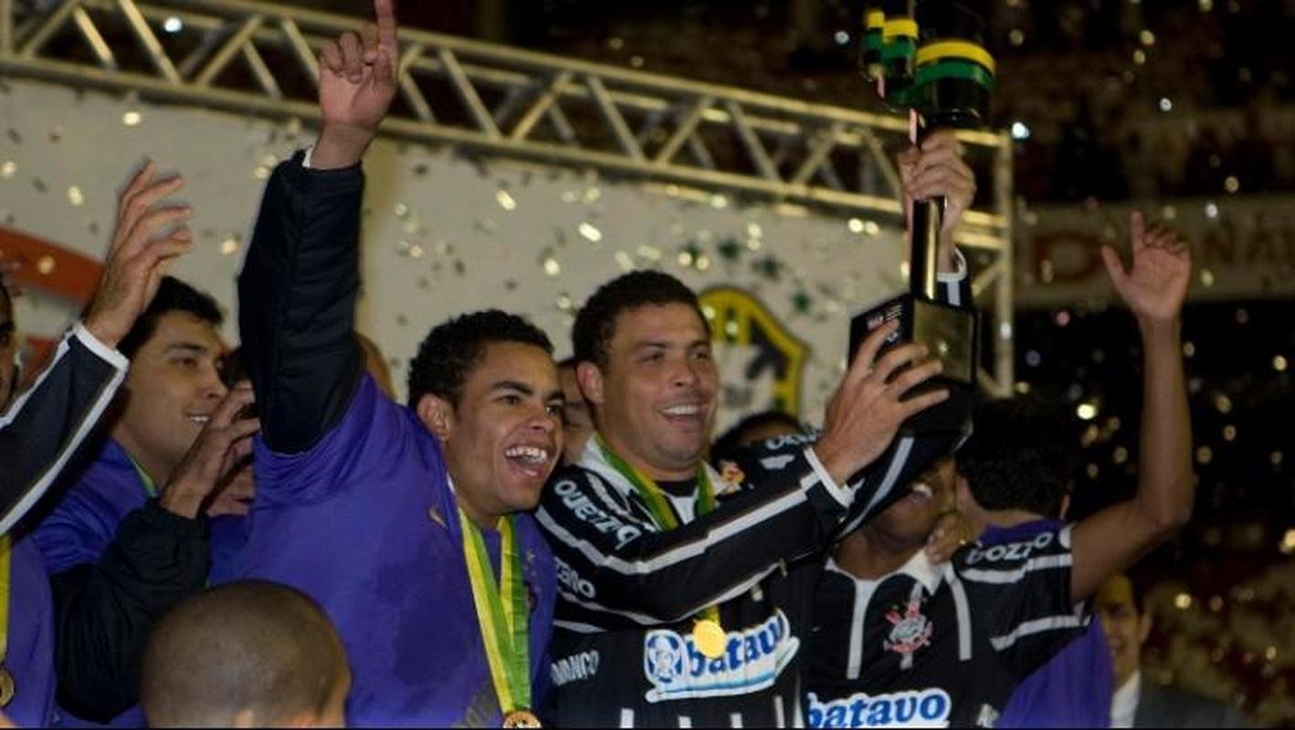 O Corinthians foi  final da Copa do Brasil seis vezes, nos anos de 1995, 2001, 2002, 2008, 2009 e 2018. O clube levantou a taa em 1995, sobre o Grmio; em 2002, sobre o Brasiliense; e em 2009, sobre o Internacional. 