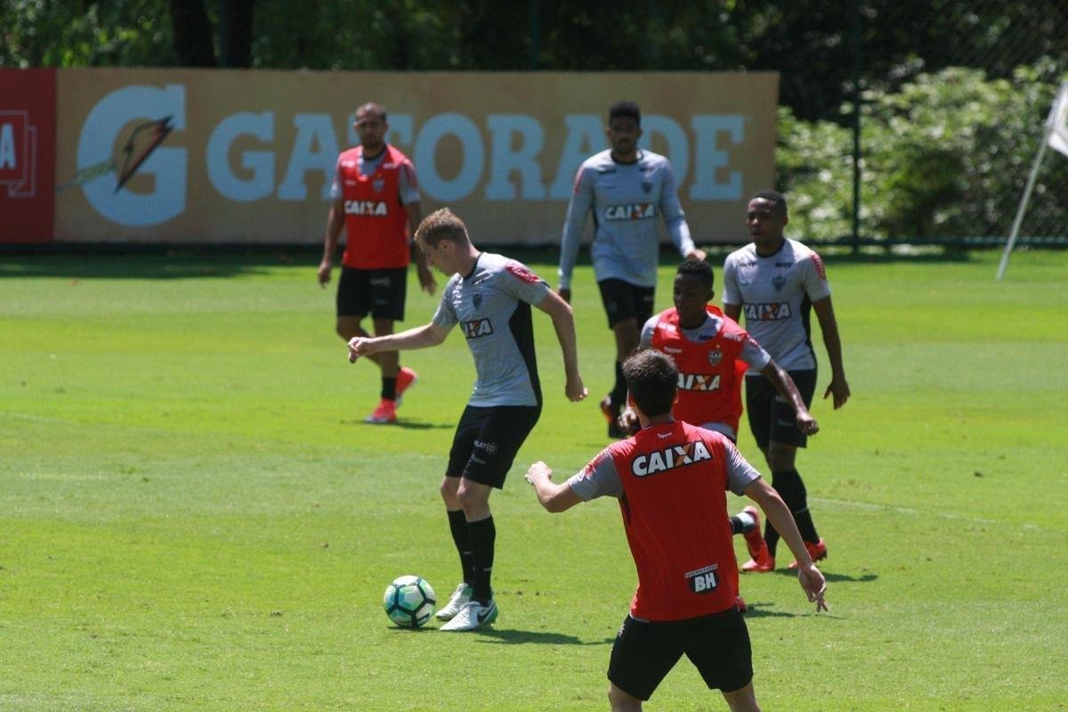 Elenco atleticano treinou, nesta quarta-feira, na Cidade do Galo, visando ao confronto contra o Grmio