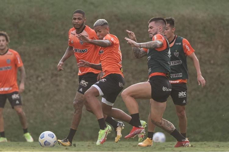 Após a eliminação na Libertadores diante do Palmeiras, jogadores do Atlético se reapresentaram na Cidade do Galo e realizaram treinamento visando o duelo contra o Internacional, pelo Campeonato Brasileiro