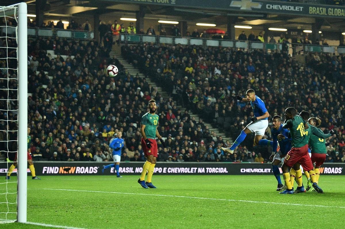 Seleo Brasileira realizou o ltimo jogo do ano de 2018 contra o Camares, em Milton Keynes, na Inglaterra