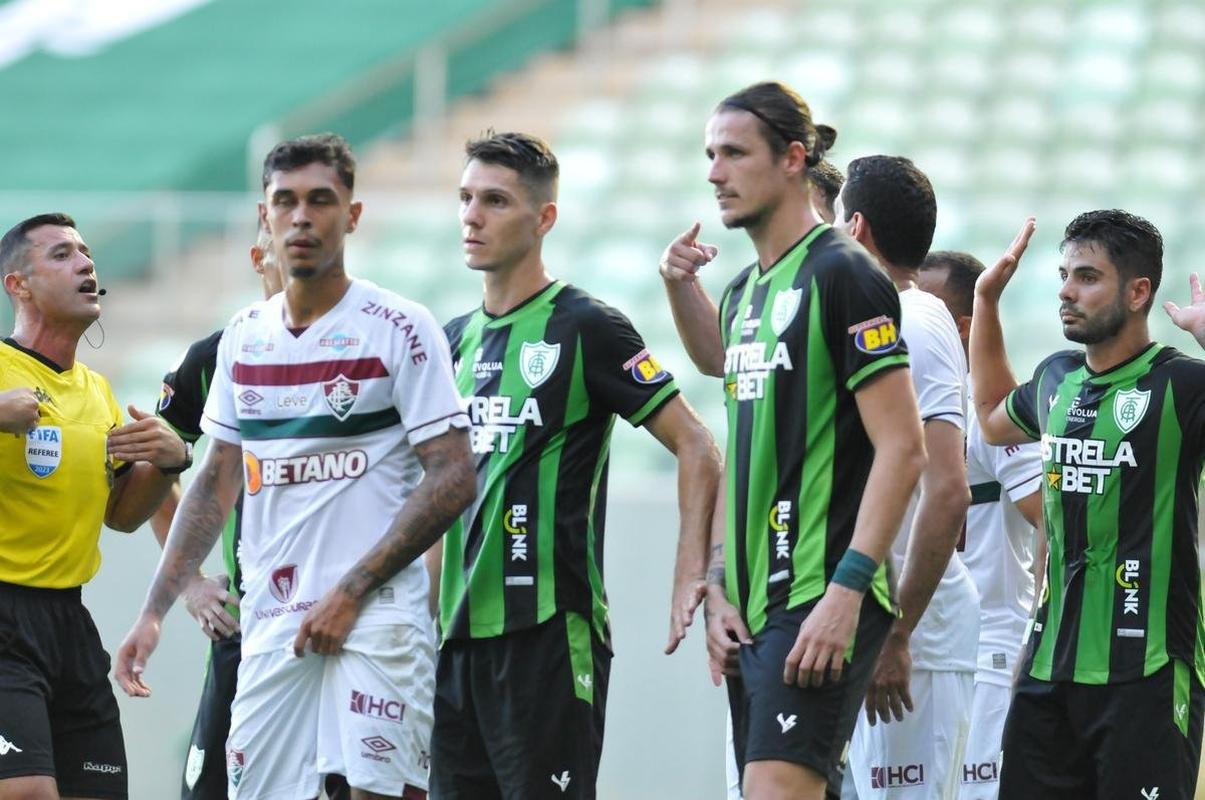 Amrica foi derrotado por 3 a 0 pelo Fluminense neste sbado (15/4), no Independncia, pela 1 rodada do Campeonato Brasileiro
