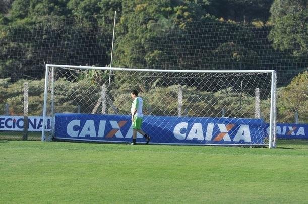 Depois de reunio com elenco e diretoria, Adilson Batista observou treino comandado por Drubscky no Amrica