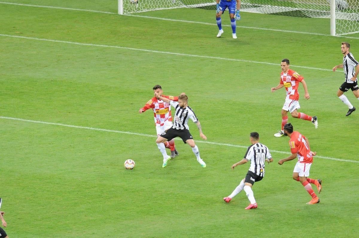 Fotos do primeiro jogo da deciso do Campeonato Mineiro, entre Atltico e Tombense, no Mineiro, em Belo Horizonte.