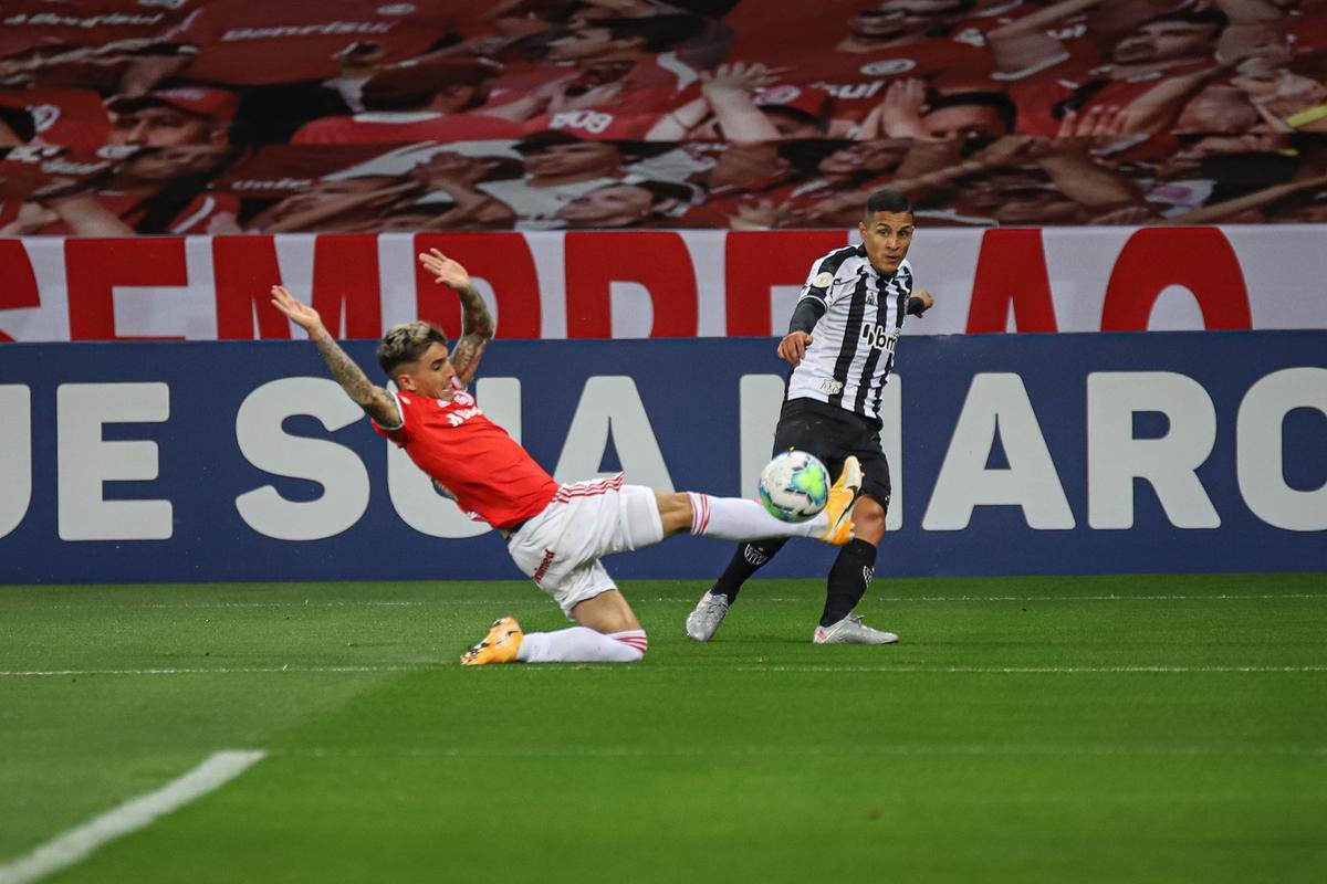 Fotos do duelo entre Internacional e Atltico, neste sbado, no Beira-Rio, em Porto Alegre, pela quinta rodada do Brasileiro