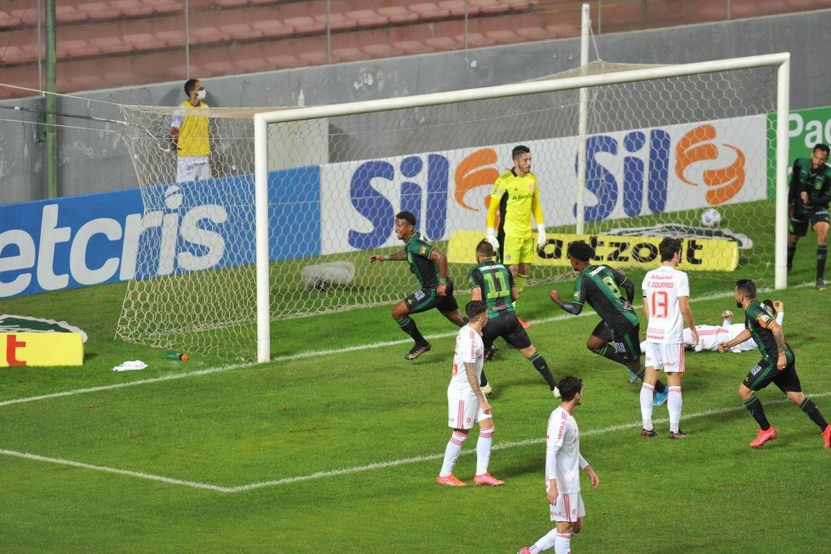 Ribamar abriu o placar para o Amrica no Independncia: 1 a 0