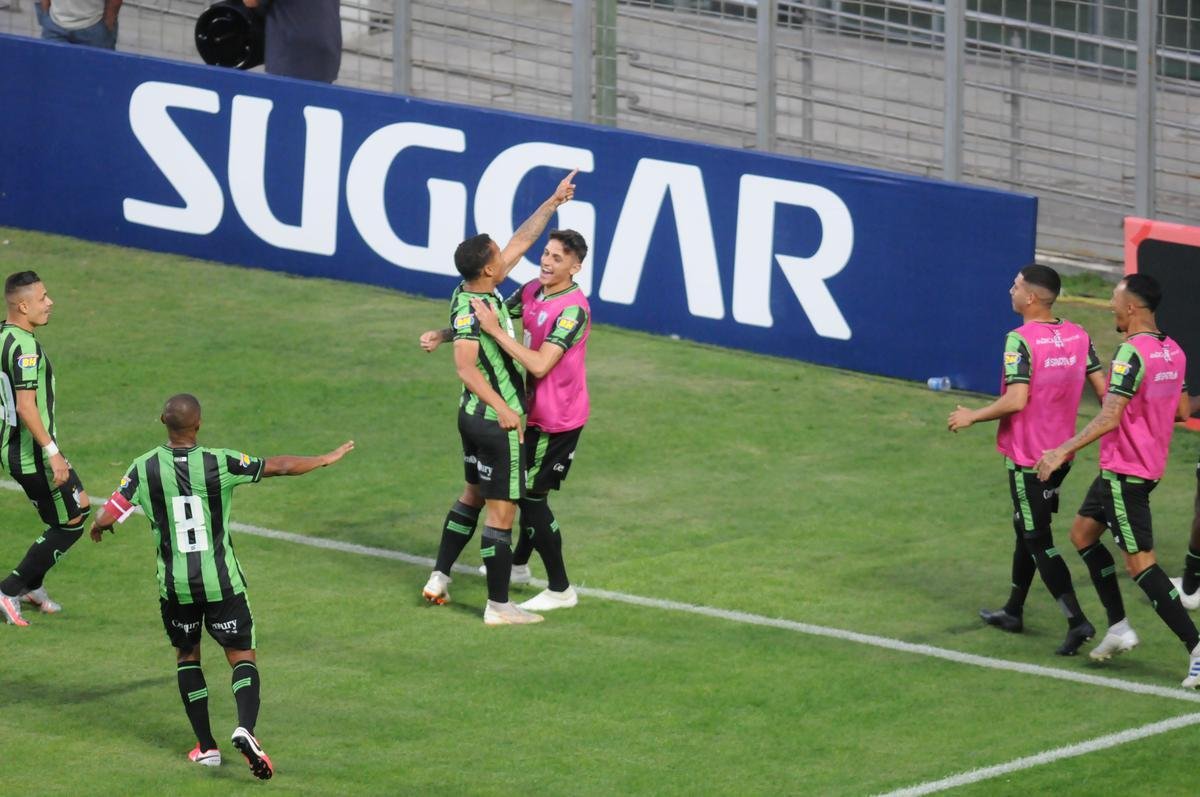 Fotos do clssico entre Amrica e Atltico, no Independncia, em Belo Horizonte, pela 10 rodada do Campeonato Mineiro. Jogo marcou o retorno dos dois rivais ao futebol em plena pandemia do novo coronavrus (Juarez Rodrigues/EM/DAPress)