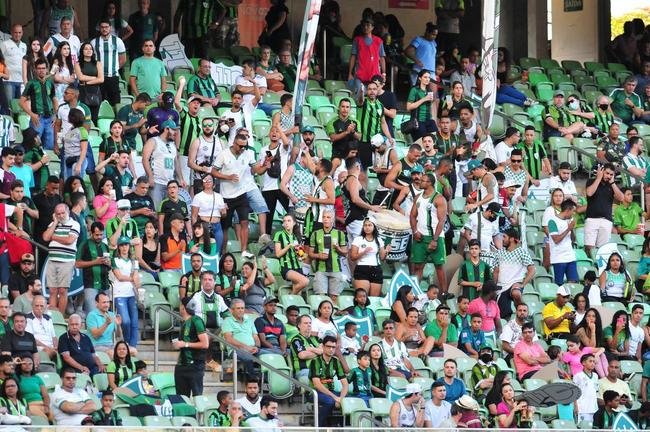 No dia do anivers�rio de 110 anos do Am�rica, torcedor compareceu ao Independ�ncia para acompanhar o jogo contra o Athletico-PR pela quarta rodada do Campeonato Brasileiro