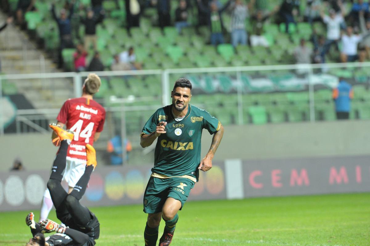 Giovanni fez o segundo do Amrica no Independncia: 2 a 0