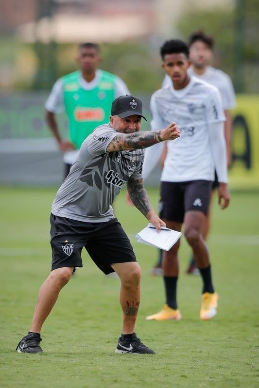 Aps polmica balada, Dylan e Marrony participam normalmente do treino na Cidade do Galo