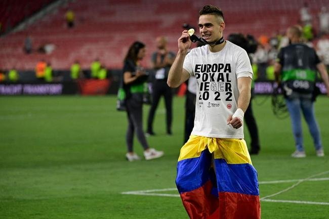 Atacante colombiano Borr empatou o jogo e ainda cobrou o pnalti do ttulo