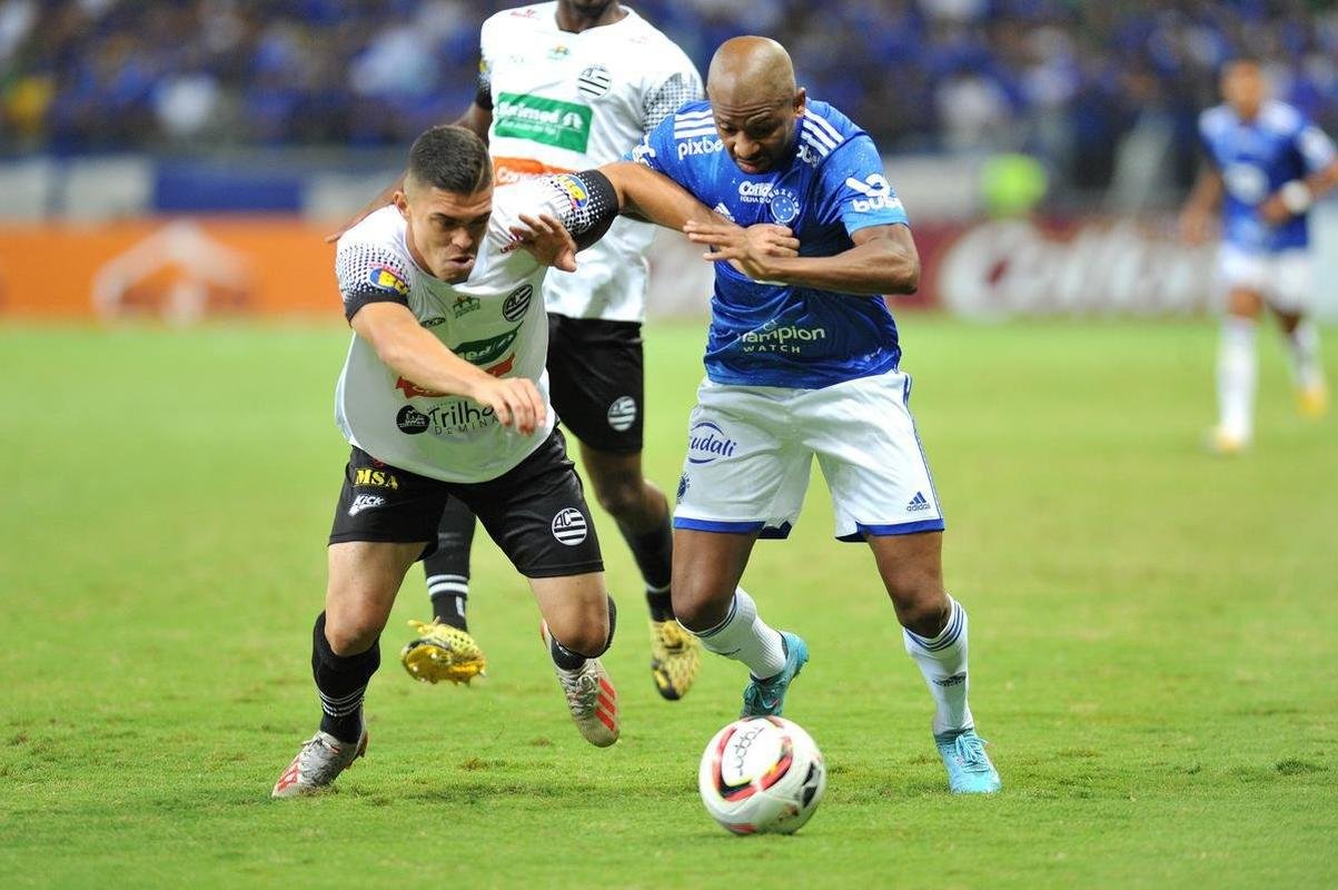 Fotos do jogo de ida da semifinal do Campeonato Mineiro, entre Cruzeiro e Athletic, no Mineiro