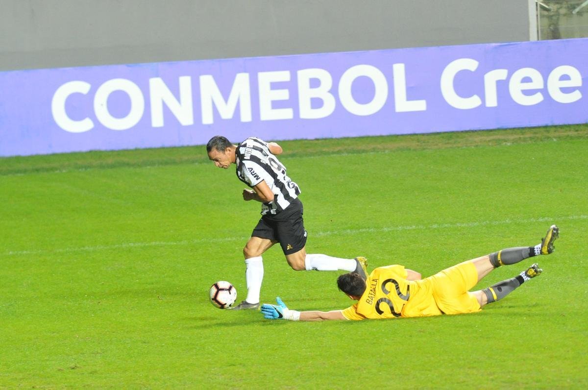 Fotos do primeiro tempo de Atltico x Unin La Calera, no Independncia, pela Sul-Americana