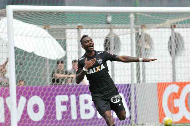 Galo saiu na frente, com Hyuri, mas levou virada do Tricolor. Maicon e Gilberto fizeram para o So Paulo