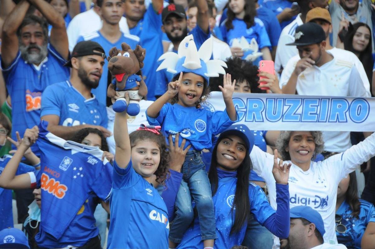 Fotos da torcida do Cruzeiro, no Mineiro, na partida contra a Ponte Preta pela 13 rodada da Srie B do Campeonato Brasileiro. Mineiro recebeu grande pblico mais uma vez