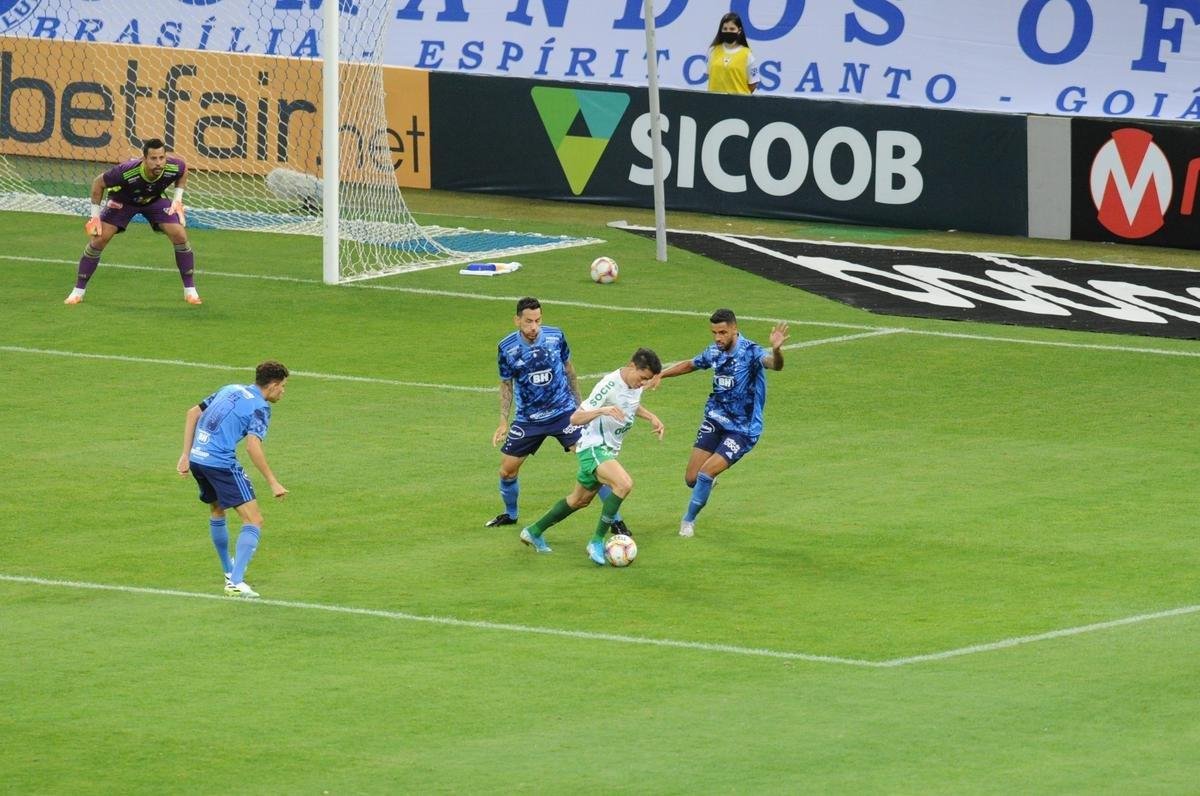 Fotos do duelo entre Cruzeiro e Chapecoense, no Mineiro, pela quarta rodada da Srie B