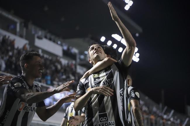 Fotos do jogo entre Santos e Atltico na Vila Belmiro, em Santos, pela 30 rodada do Campeonato Brasileiro