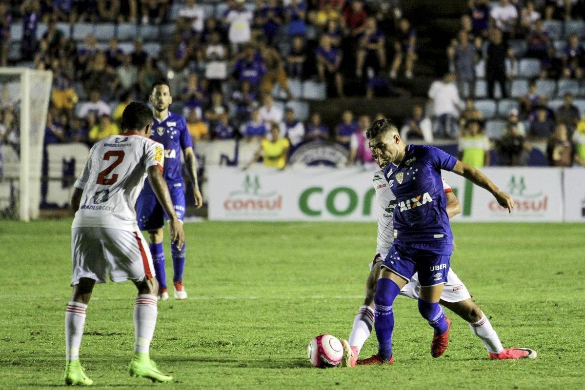 Imagens do jogo entre Tombense x Cruzeiro, pela 4 rodada do Estadual, no Ipatingo
