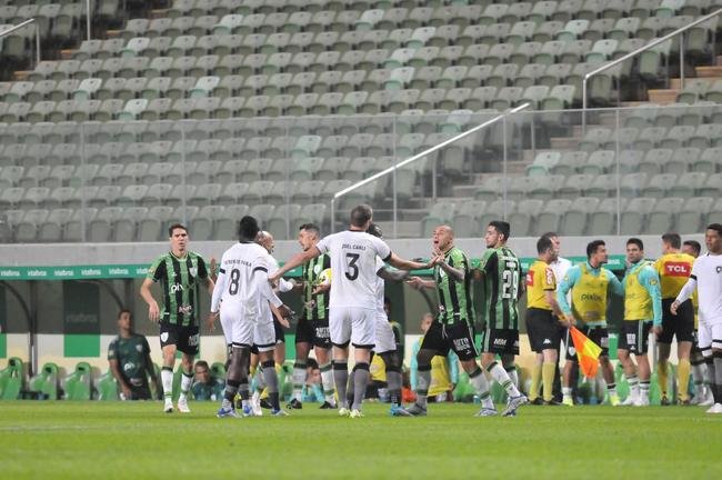 Fotos da vitória do América sobre o Botafogo, por 3 a 0, no Independência, em Belo Horizonte, pelas oitavas de final da Copa do Brasil. Wellington Paulista, Danilo Avelar e Alê marcaram os gols da vitória do Coelho no Horto